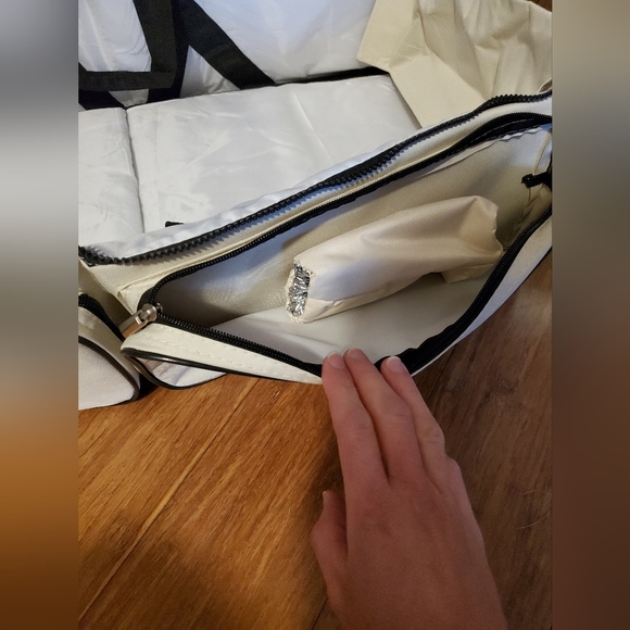 Travel changing table - Picture 3 of 12